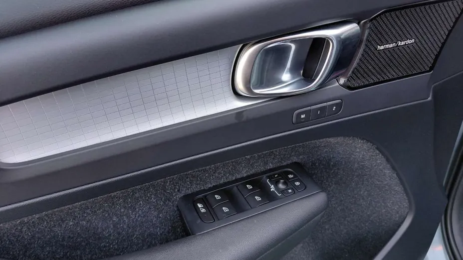 VOLVO XC40 -