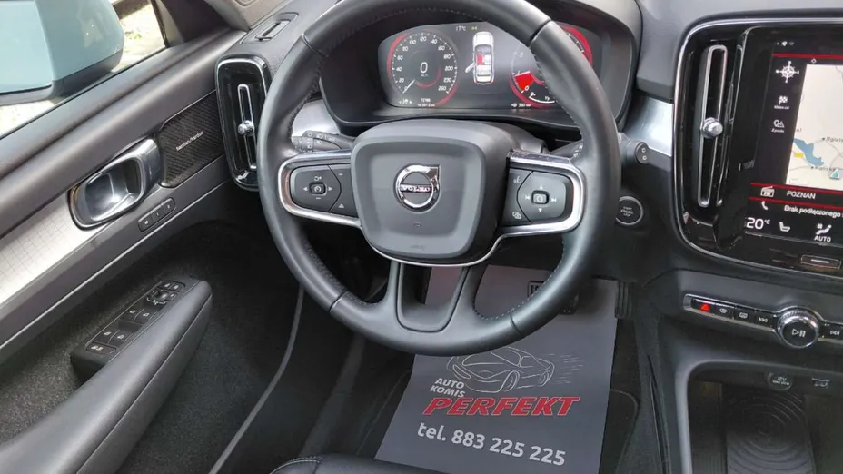 VOLVO XC40 -