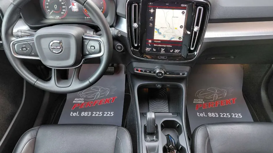 VOLVO XC40 -
