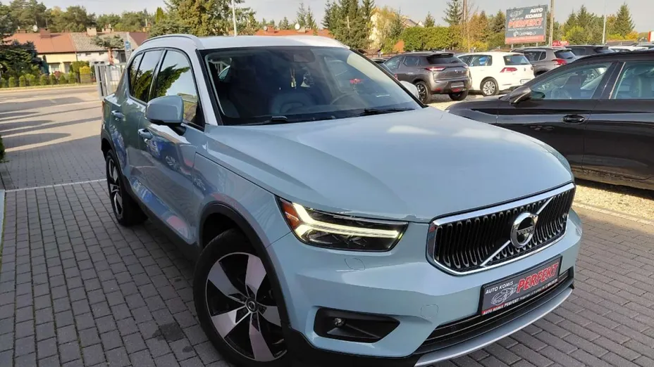 VOLVO XC40 -