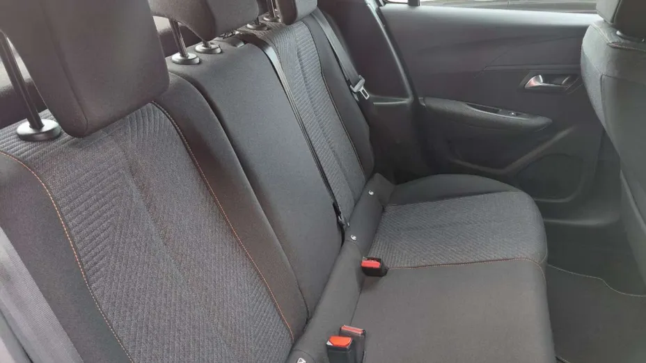 PEUGEOT 208 -