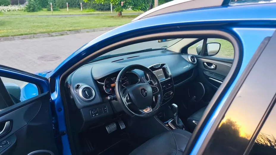 RENAULT Clio -