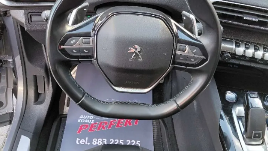 PEUGEOT 3008 -