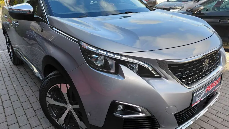 PEUGEOT 3008 -