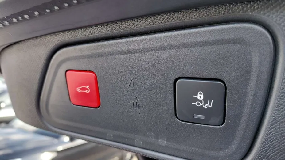 PEUGEOT 3008 -