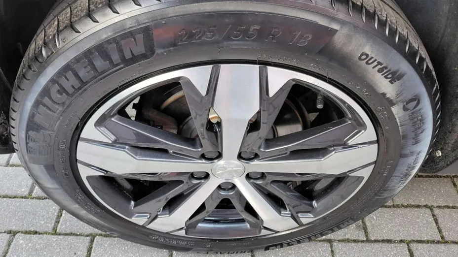 PEUGEOT 3008 -