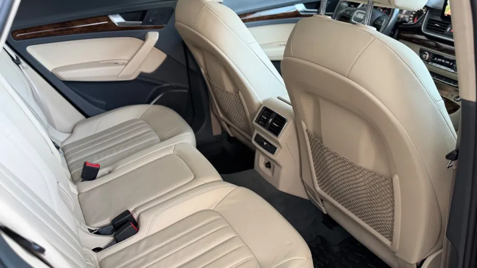 AUDI Q5 -