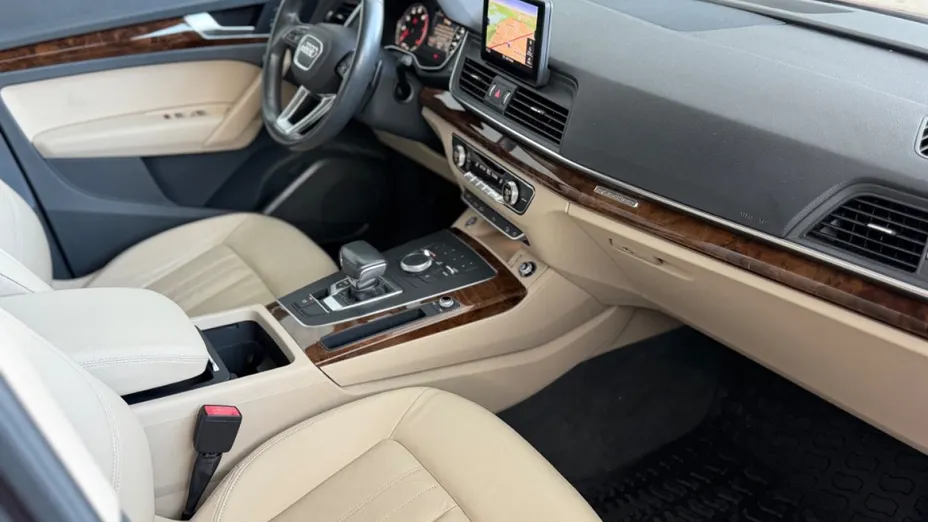AUDI Q5 -