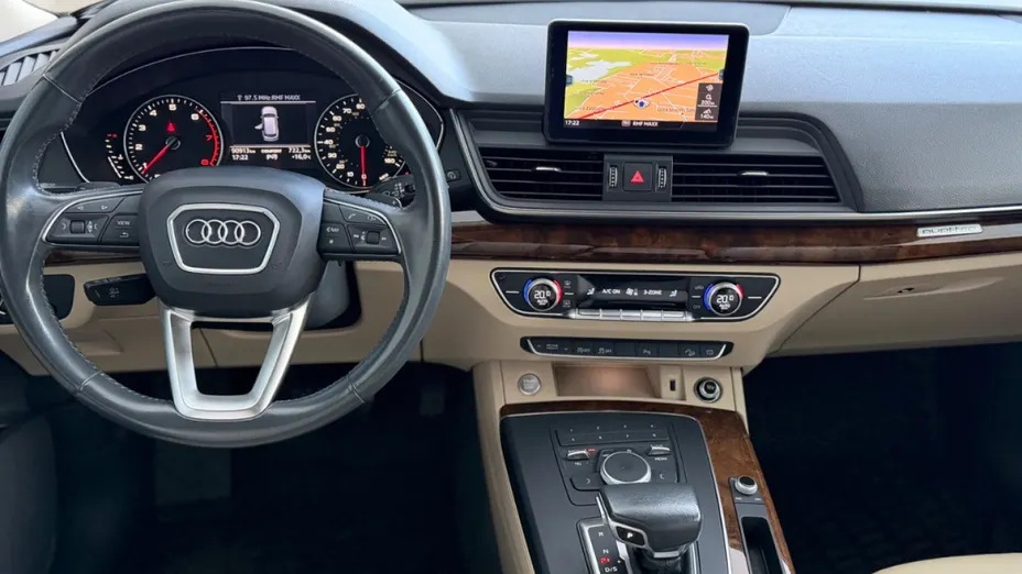 AUDI Q5 -
