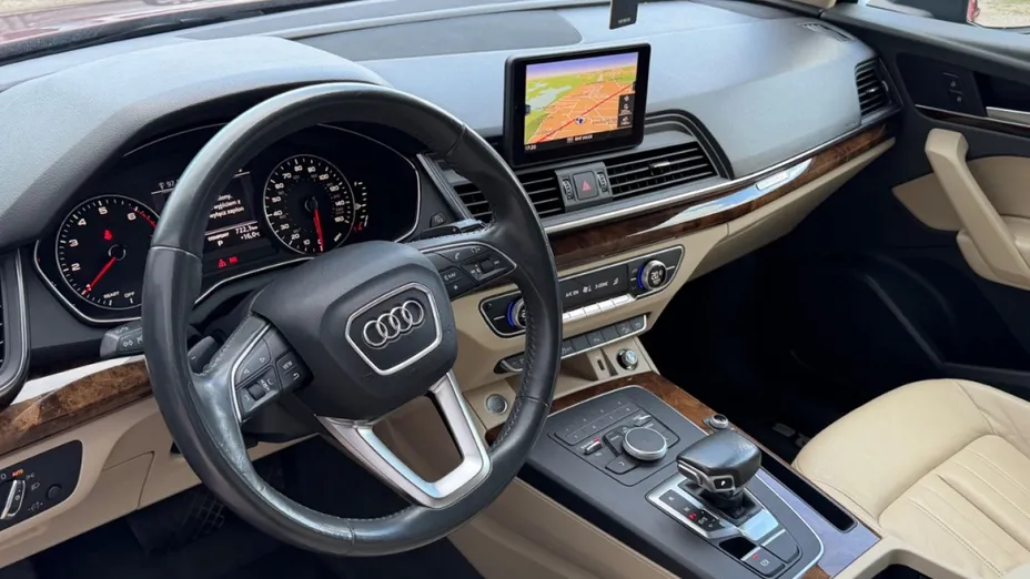 AUDI Q5 -