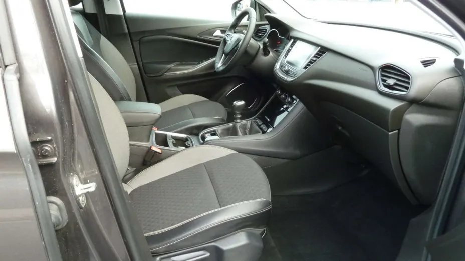 OPEL Grandland X -