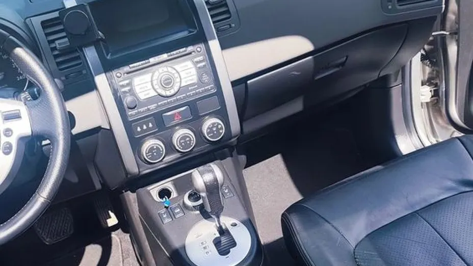 NISSAN X-Trail -