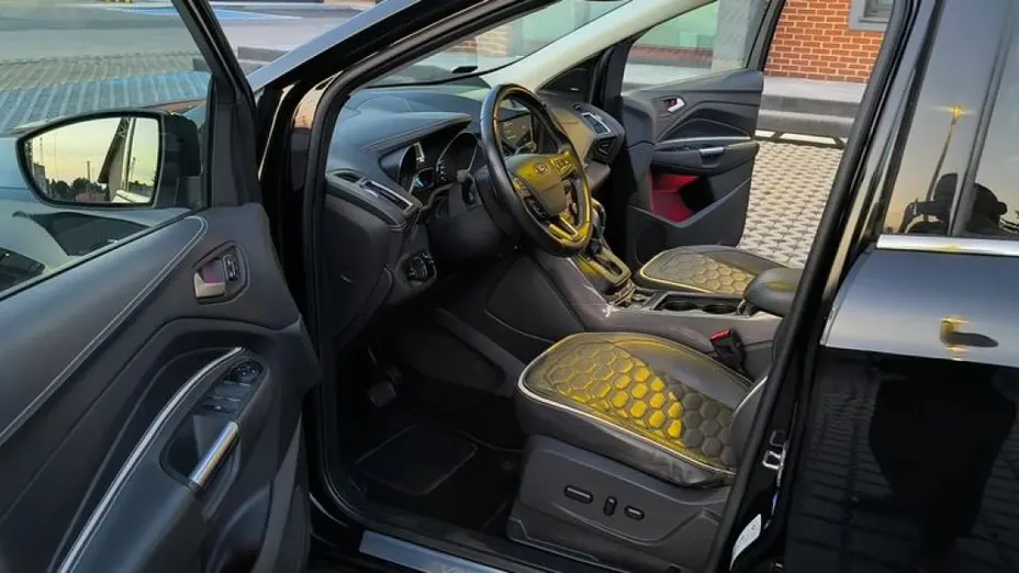 FORD Kuga -