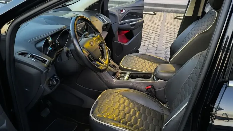 FORD Kuga -