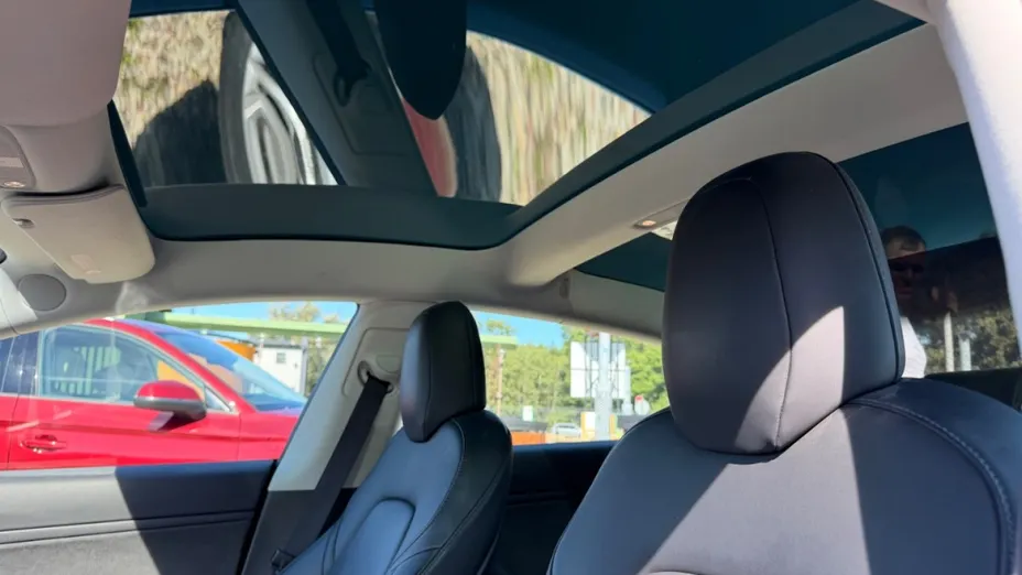 TESLA Model 3 -