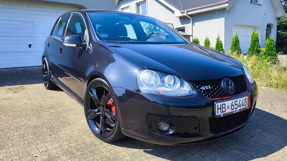 VOLKSWAGEN Golf -
