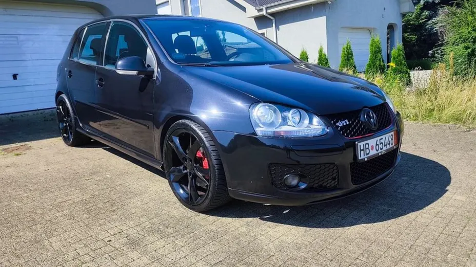 VOLKSWAGEN Golf -