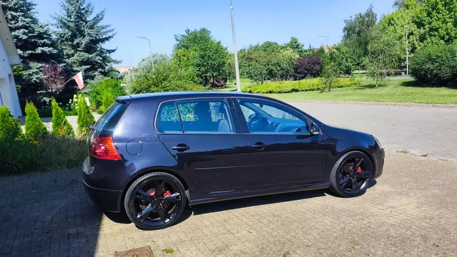 VOLKSWAGEN Golf -