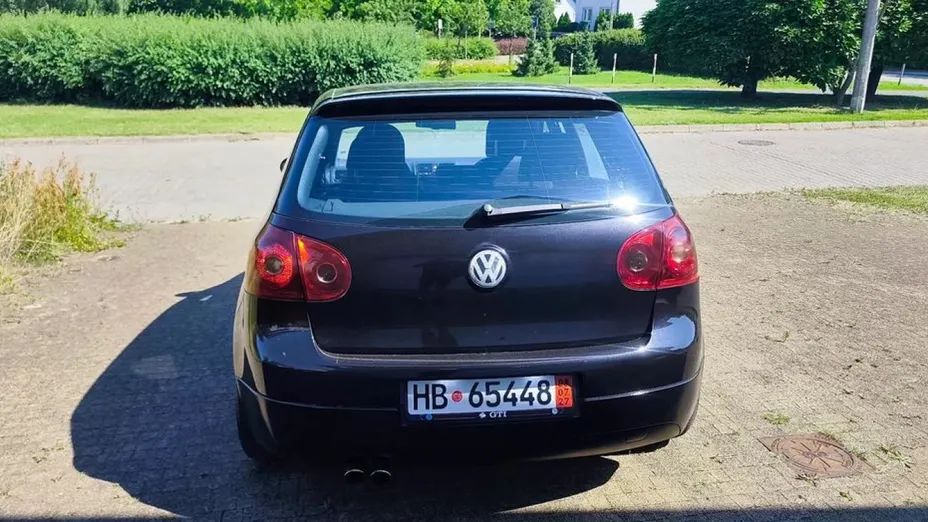 VOLKSWAGEN Golf -
