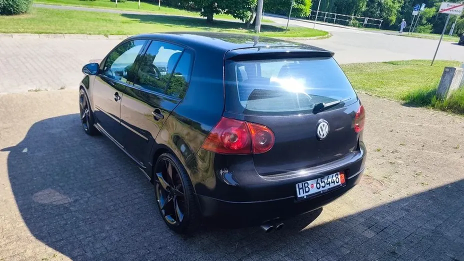 VOLKSWAGEN Golf -