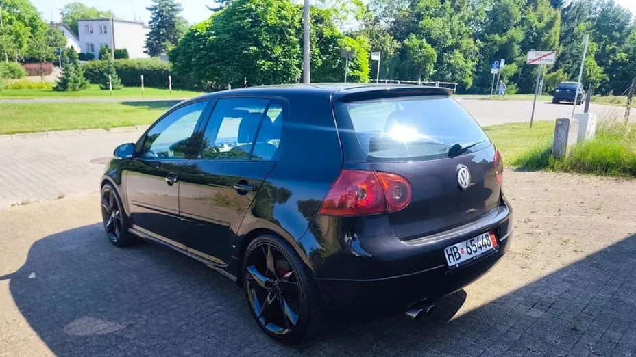 VOLKSWAGEN Golf -