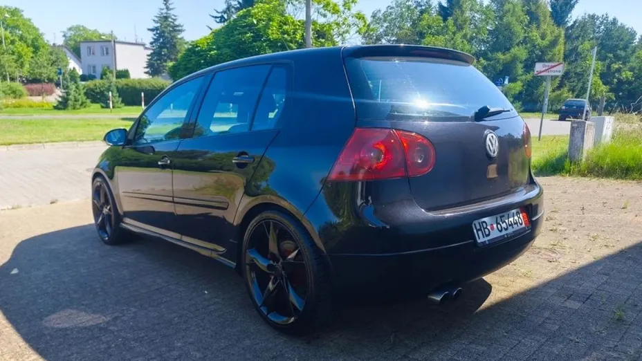 VOLKSWAGEN Golf -