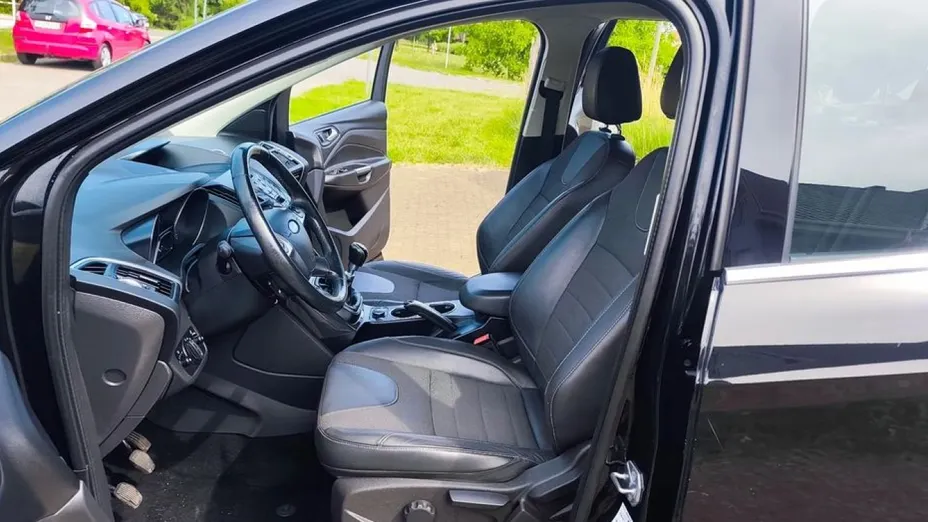 FORD Kuga -