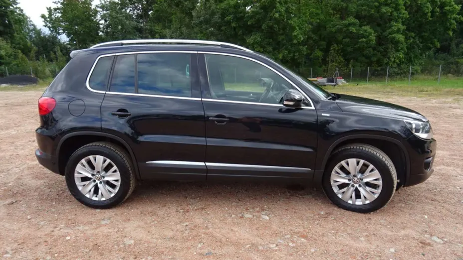 VOLKSWAGEN Tiguan -