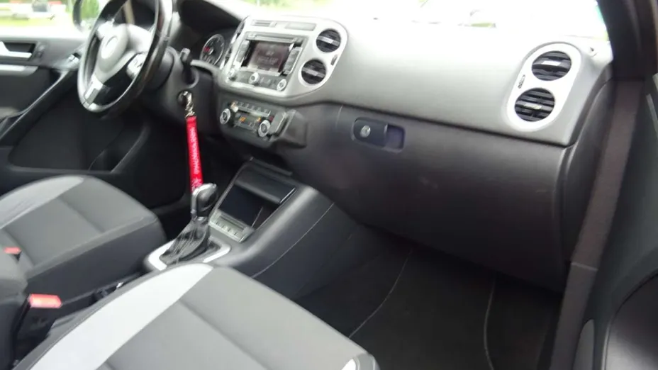 VOLKSWAGEN Tiguan -