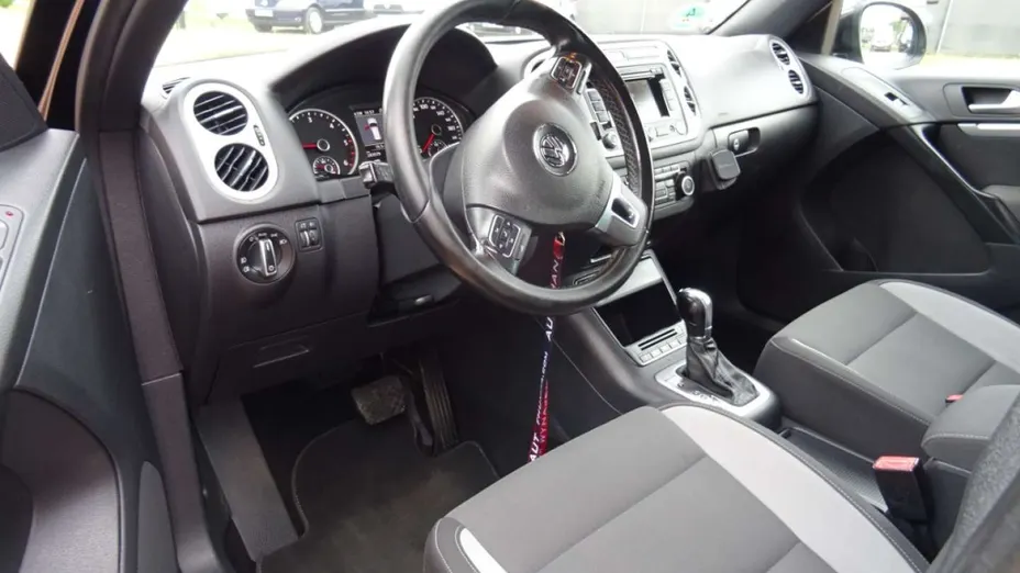 VOLKSWAGEN Tiguan -