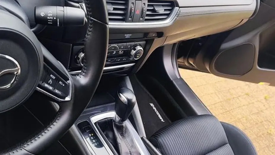 MAZDA 6 -