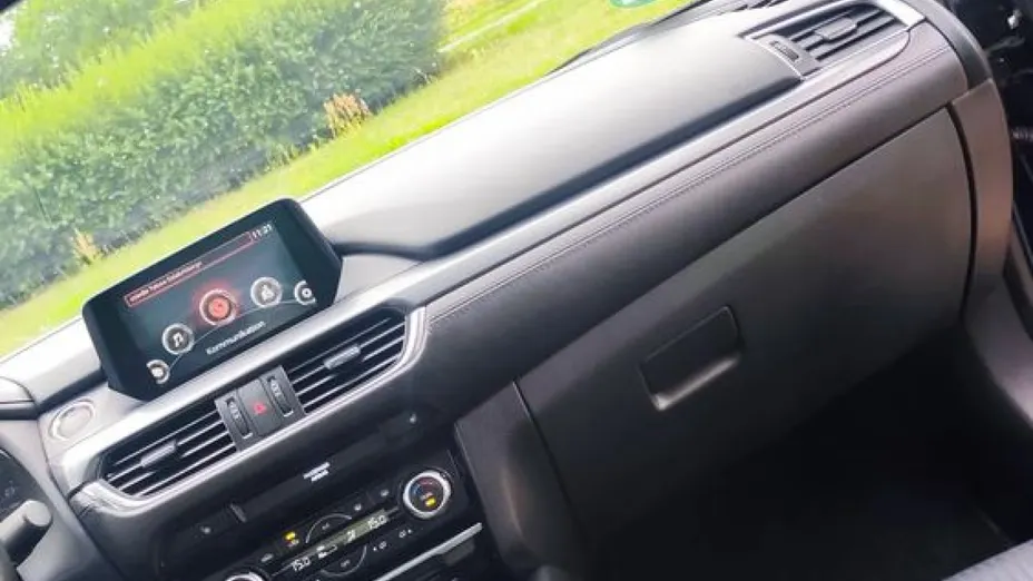 MAZDA 6 -