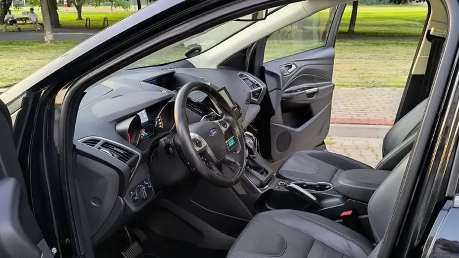 FORD Kuga -