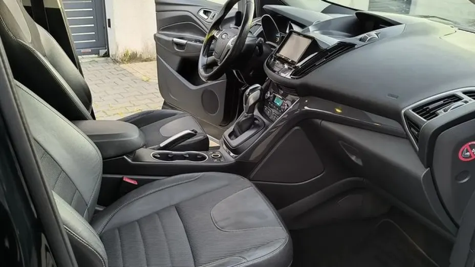 FORD Kuga -