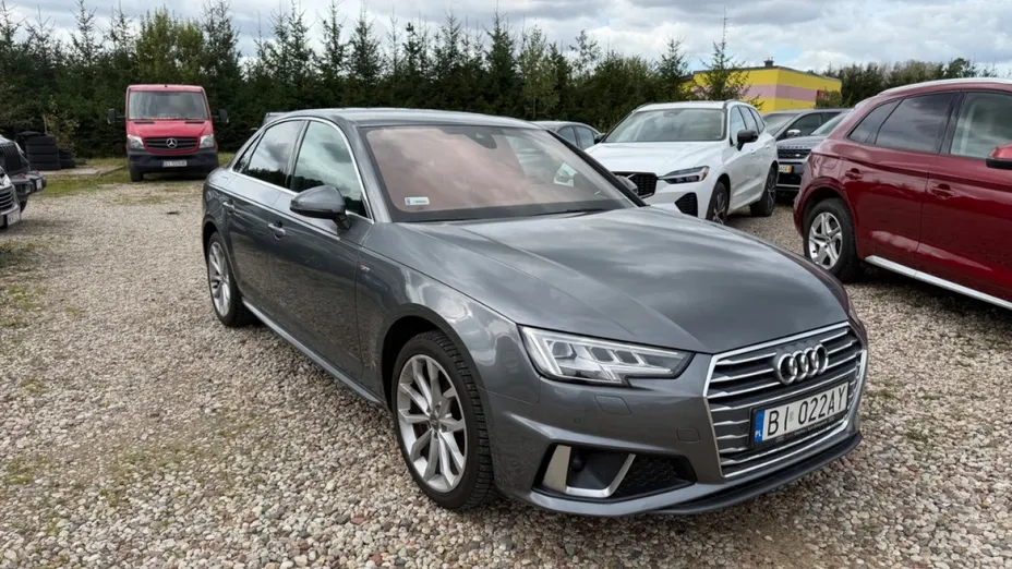 AUDI A4 -