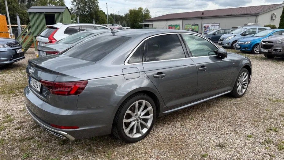 AUDI A4 -