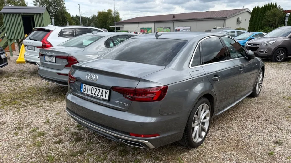 AUDI A4 -