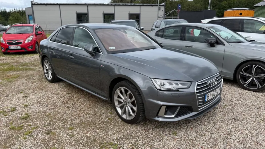 AUDI A4 -
