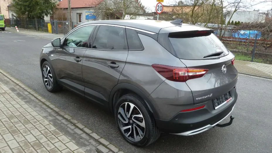 OPEL Grandland X -