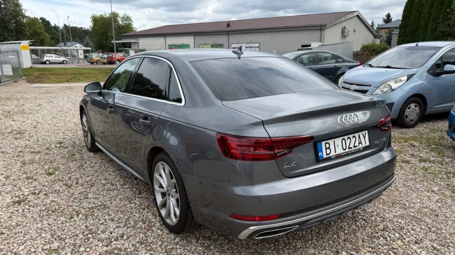 AUDI A4 -