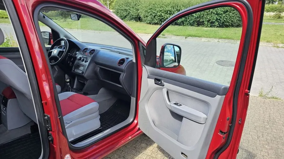 VOLKSWAGEN Caddy -