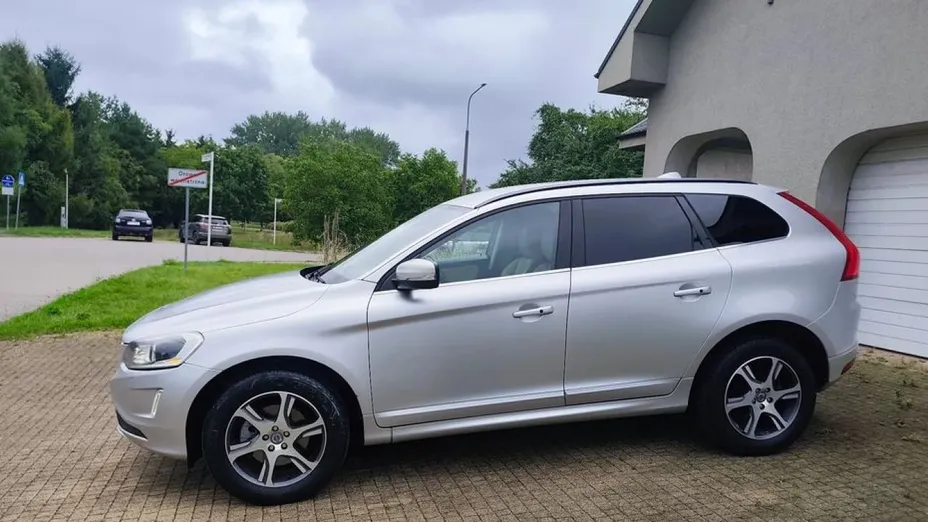 VOLVO XC60 -