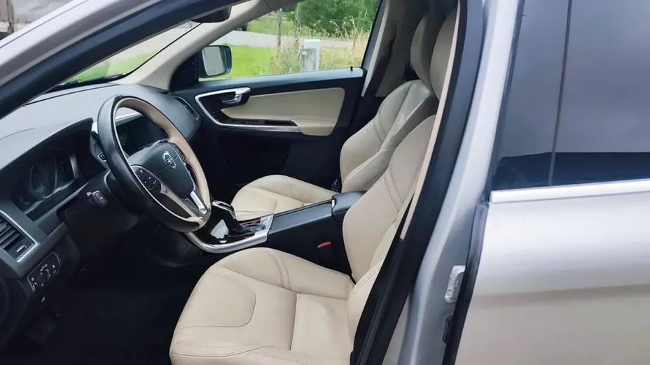 VOLVO XC60 -