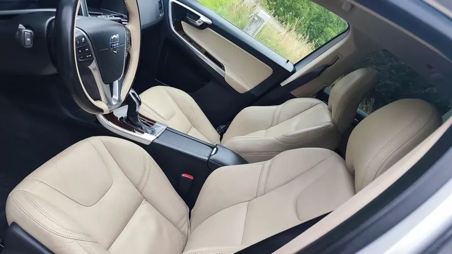 VOLVO XC60 -