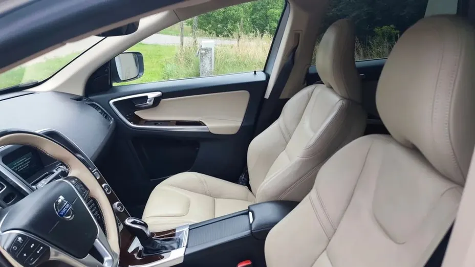 VOLVO XC60 -
