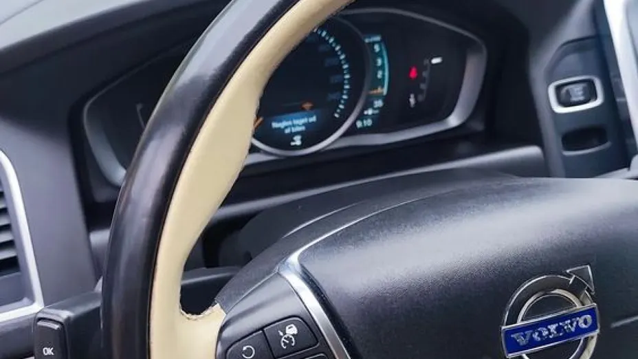 VOLVO XC60 -
