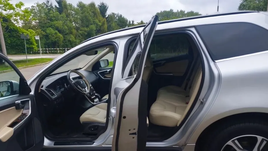 VOLVO XC60 -