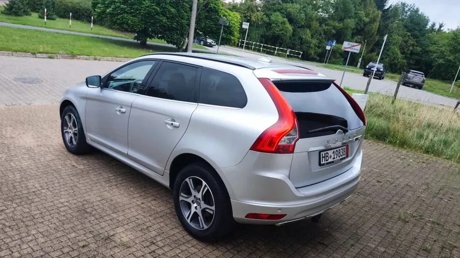 VOLVO XC60 -
