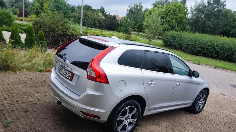 VOLVO XC60 -