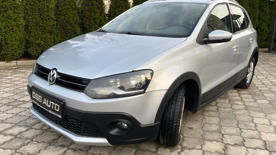 VOLKSWAGEN Polo -